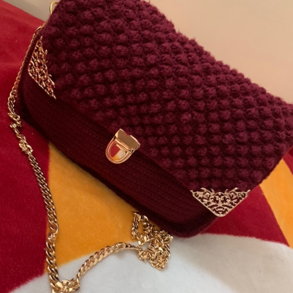 Hand made knitting woman bag